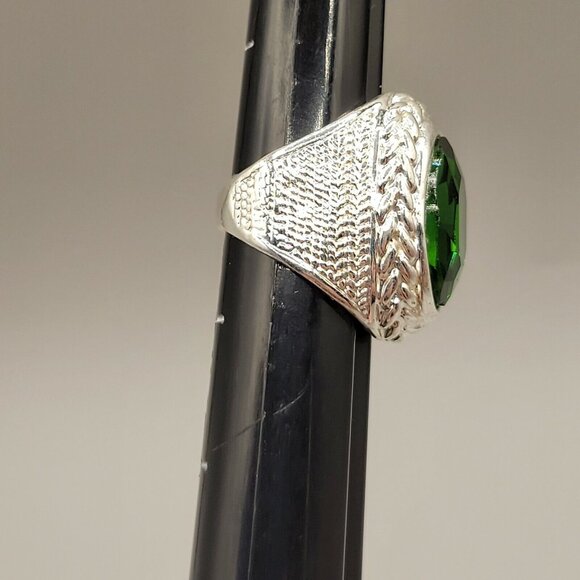 Emerald Green Statement Ring Rhinestone Faceted Stone Silver Tone Size 6.25 - Picture 11 of 12